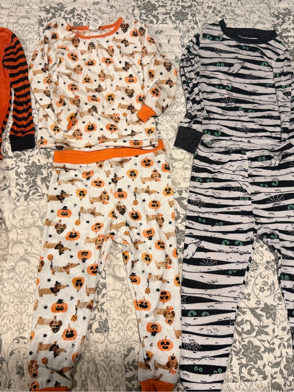 Boys lot of 4t Halloween pairs of pjs vgc.